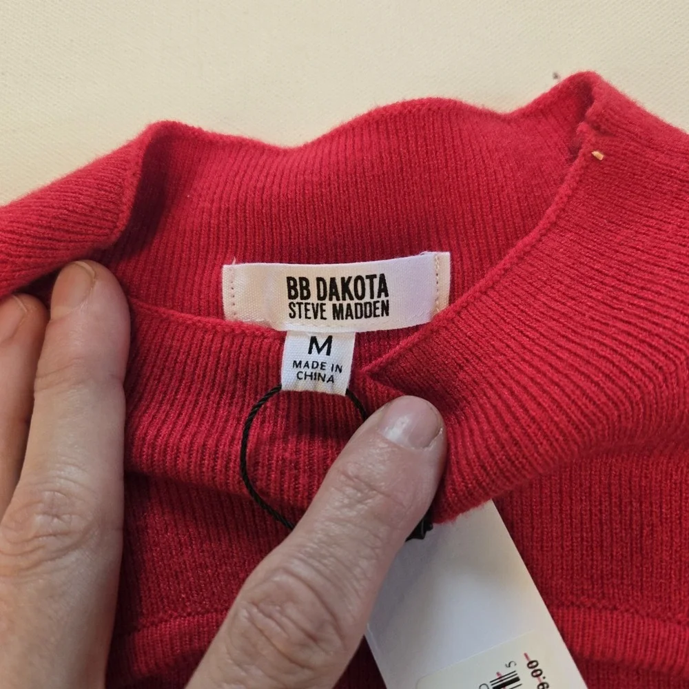 BB Dakota Steve Madden Red Sweater with‎ Chest Cutout and Puff Shoulder Size Med